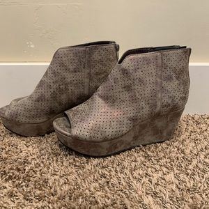 Pierre Dumas Silver Wedge 8